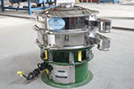 600型三次元振動篩，產(chǎn)量可達(dá)500kg/h。